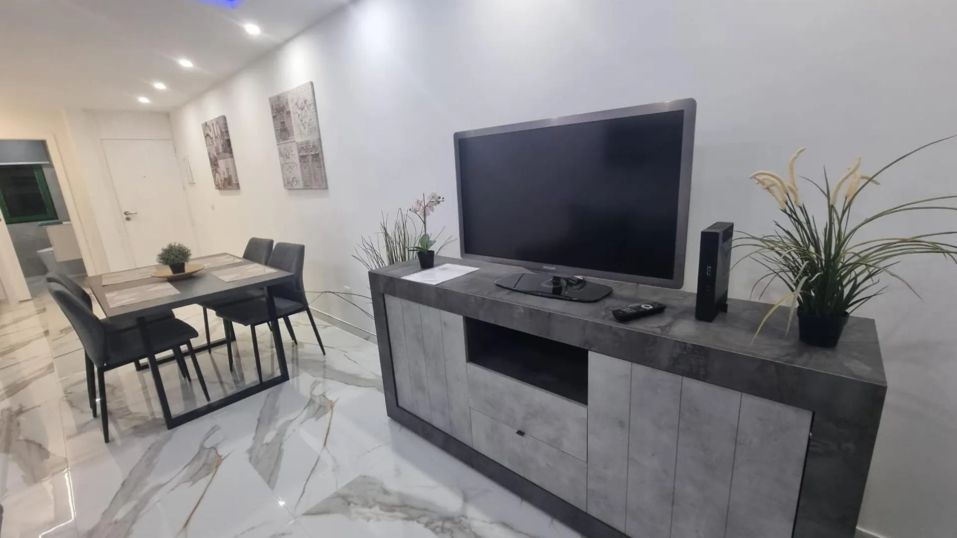 Casa Palmera 2 Only 150 Meters To The Beach, Heated Pool, Wifi, Sat-Tv, Terrace, Central Location, Washing Machine Playa de las Américas