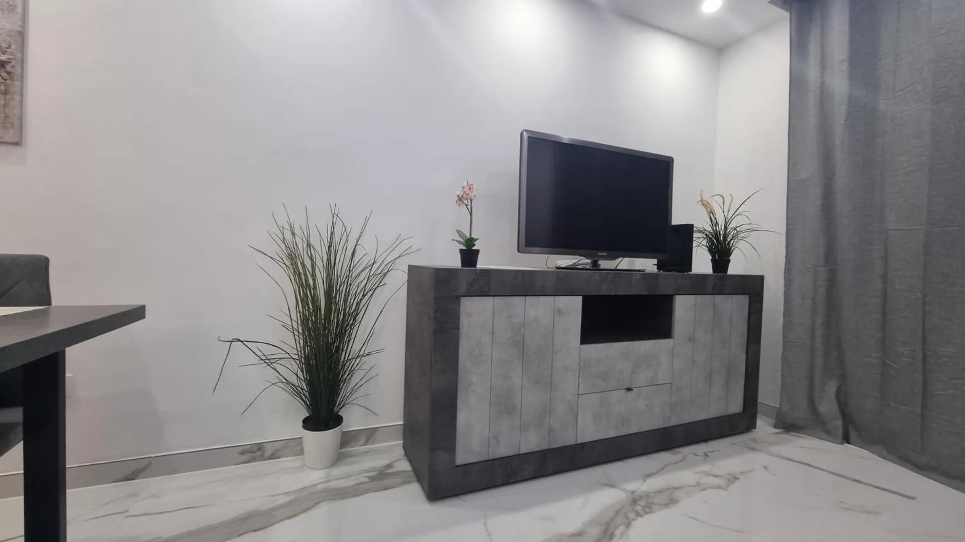 Casa Palmera 2 Only 150 Meters To The Beach, Heated Pool, Wifi, Sat-Tv, Terrace, Central Location, Washing Machine Playa de las Américas Spanje