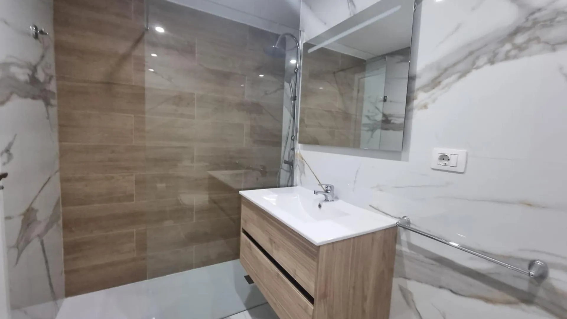 Casa Palmera 2 Only 150 Meters To The Beach, Heated Pool, Wifi, Sat-Tv, Terrace, Central Location, Washing Machine Playa de las Américas
