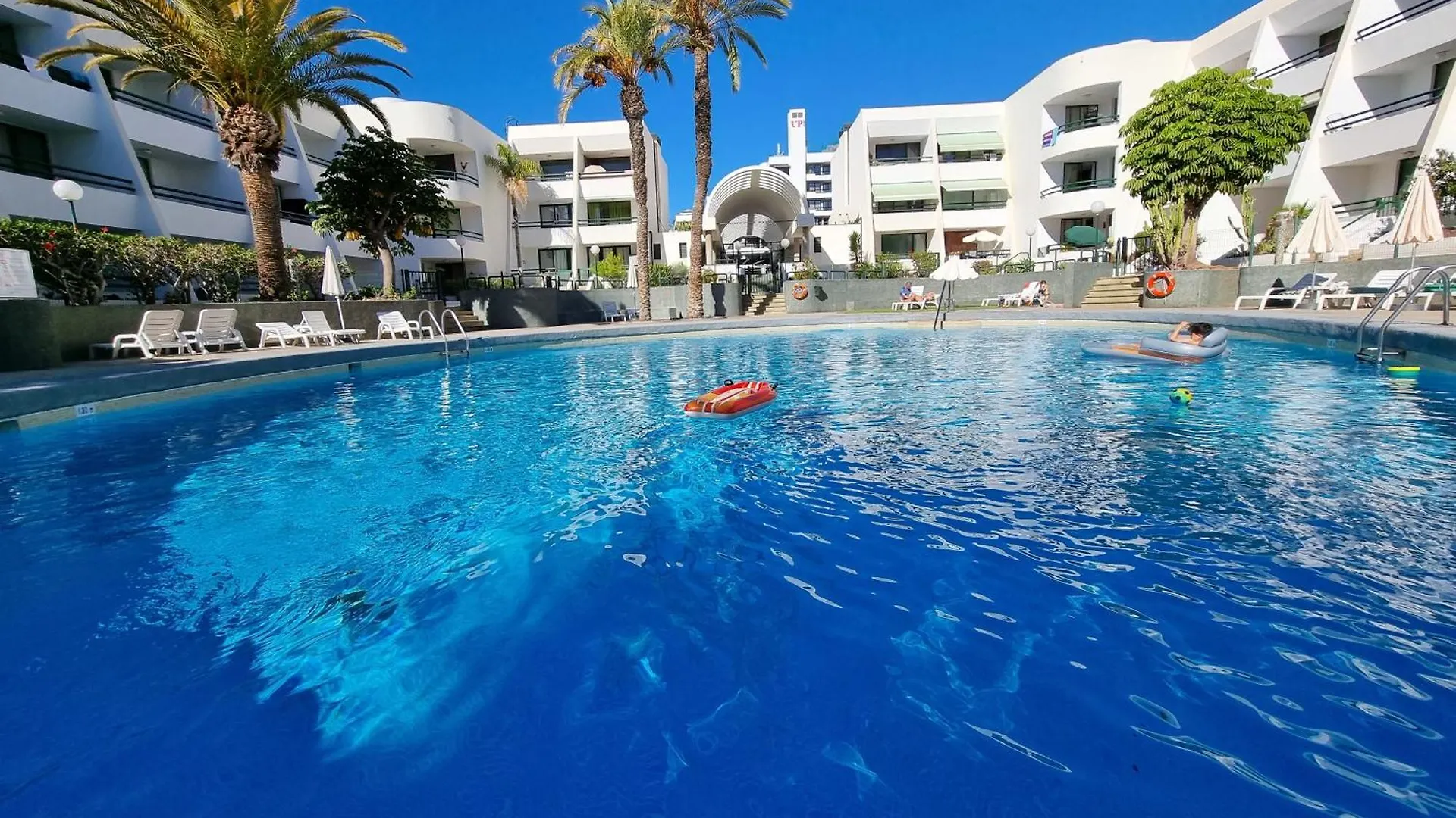 Casa Palmera 2 Only 150 Meters To The Beach, Heated Pool, Wifi, Sat-Tv, Terrace, Central Location, Washing Machine Playa de las Américas